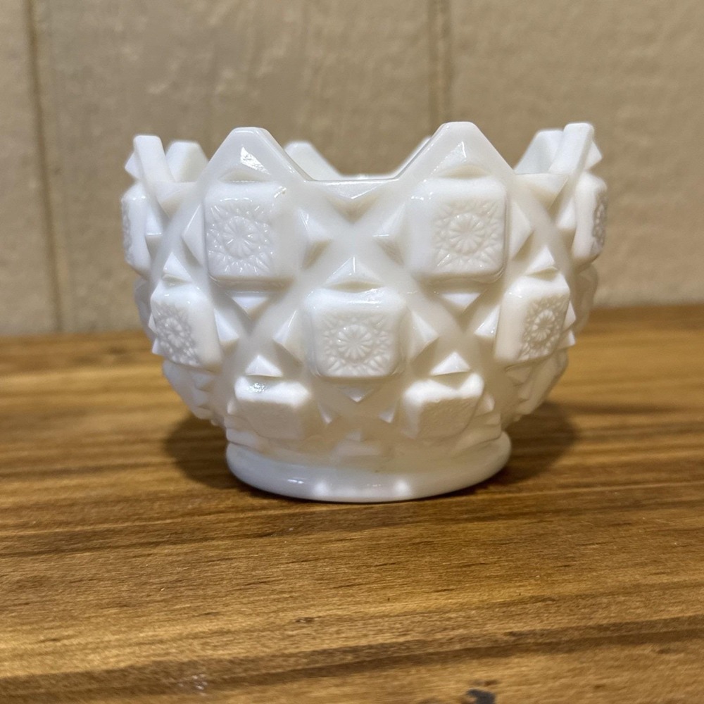 Vintage Westmoreland Quilted Hobstar Pattern Candy Dish‎